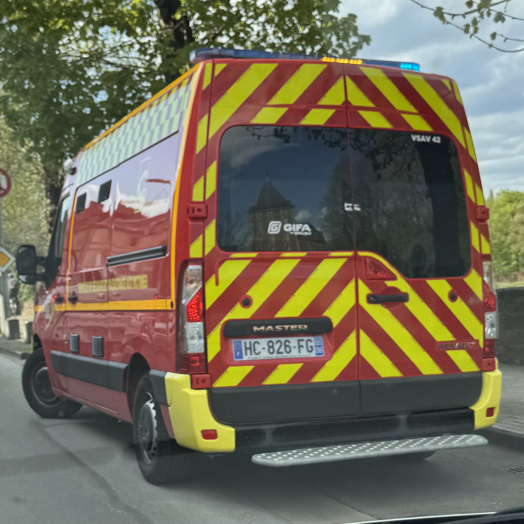 VILLERS-SEMEUSE - ACCIDENT EN COURS SUR L’A34 : TROIS VÉHICULES IMPLIQUÉS
