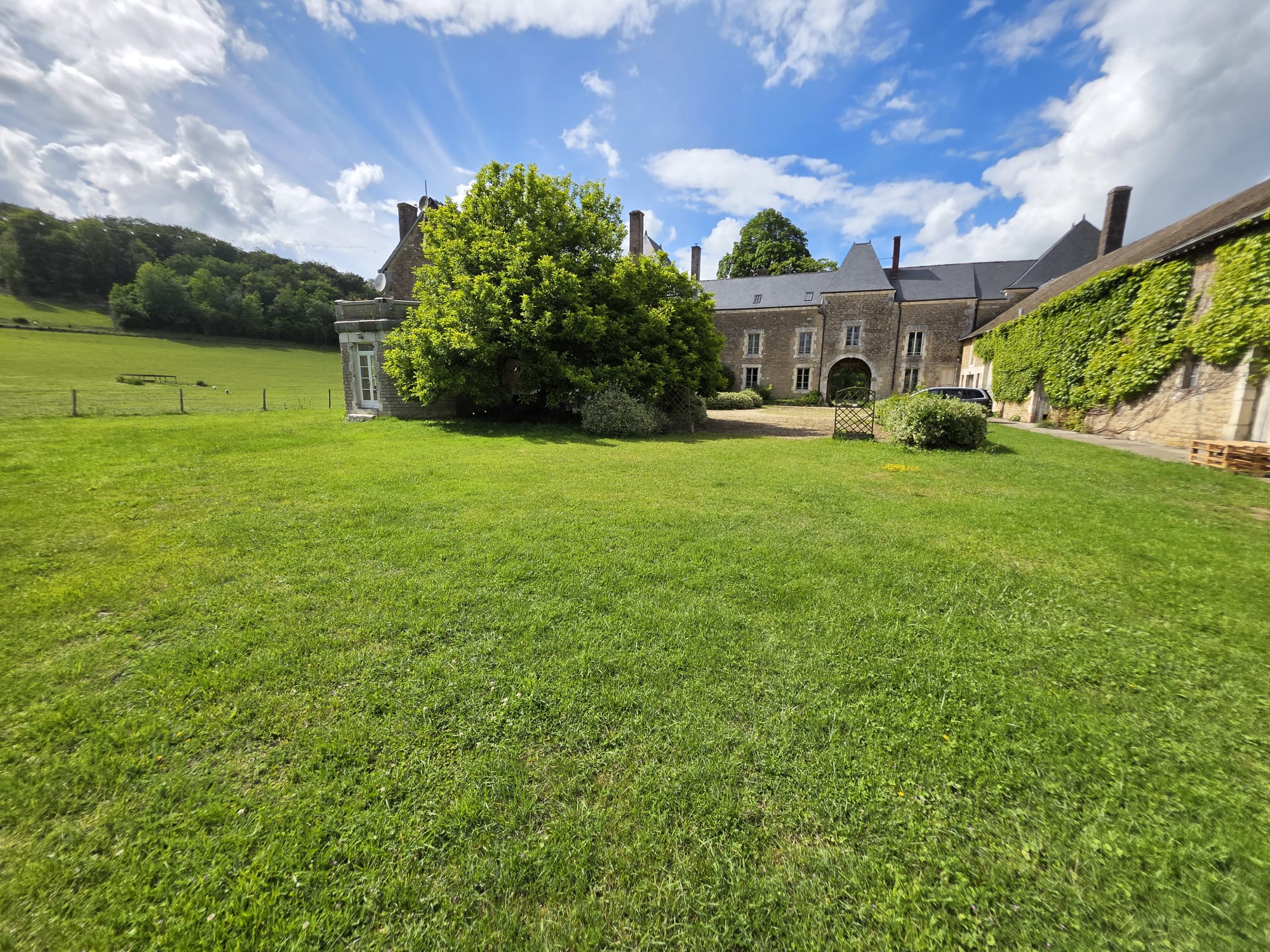UNE SOIRÉE BLANCHE 100 % FÉMININE ORGANISÉE CE SAMEDI AU CHÂTEAU DE MANON