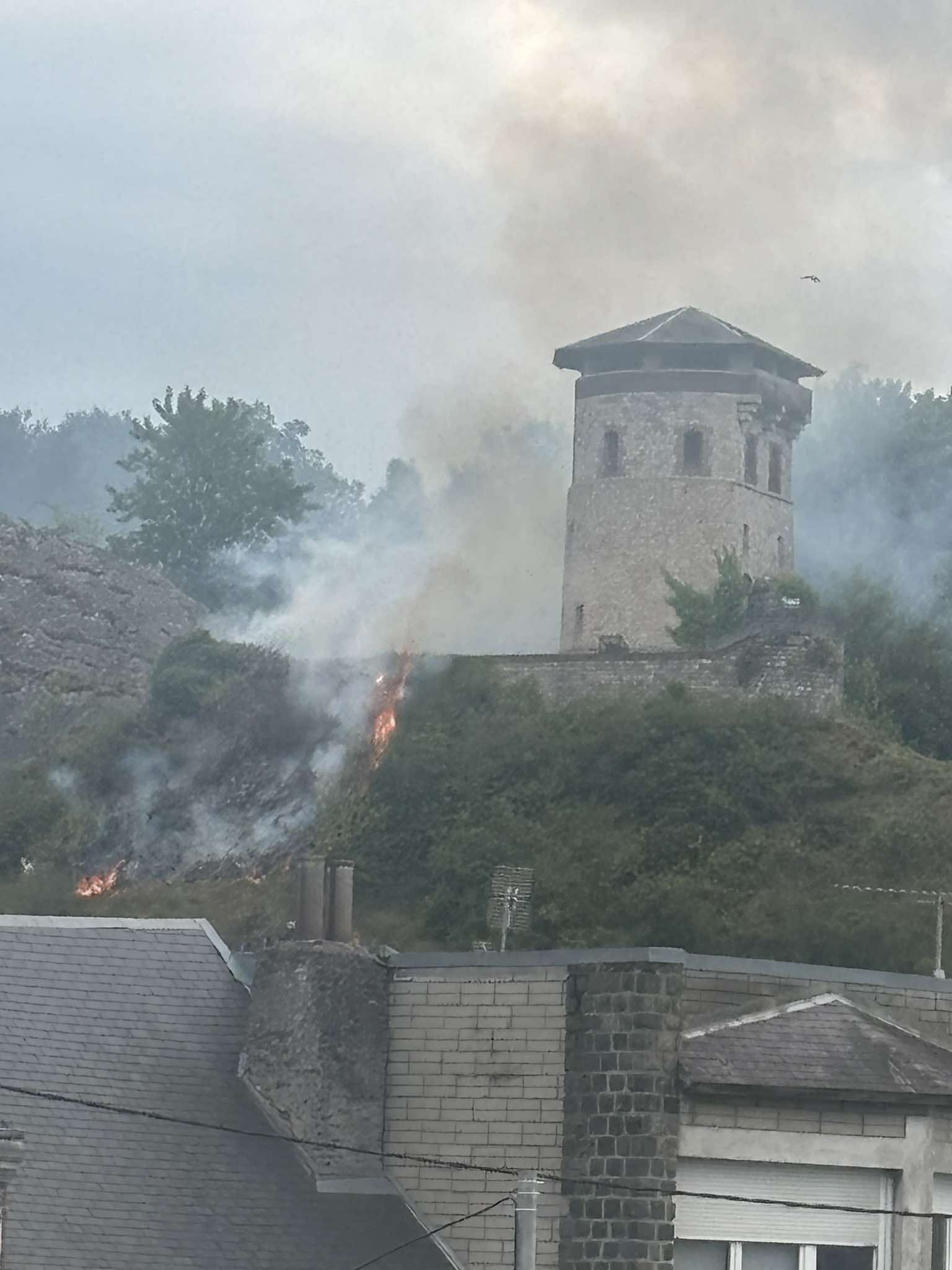 LE FEU AU PIED DE LA TOUR DU MONT D’HAURS