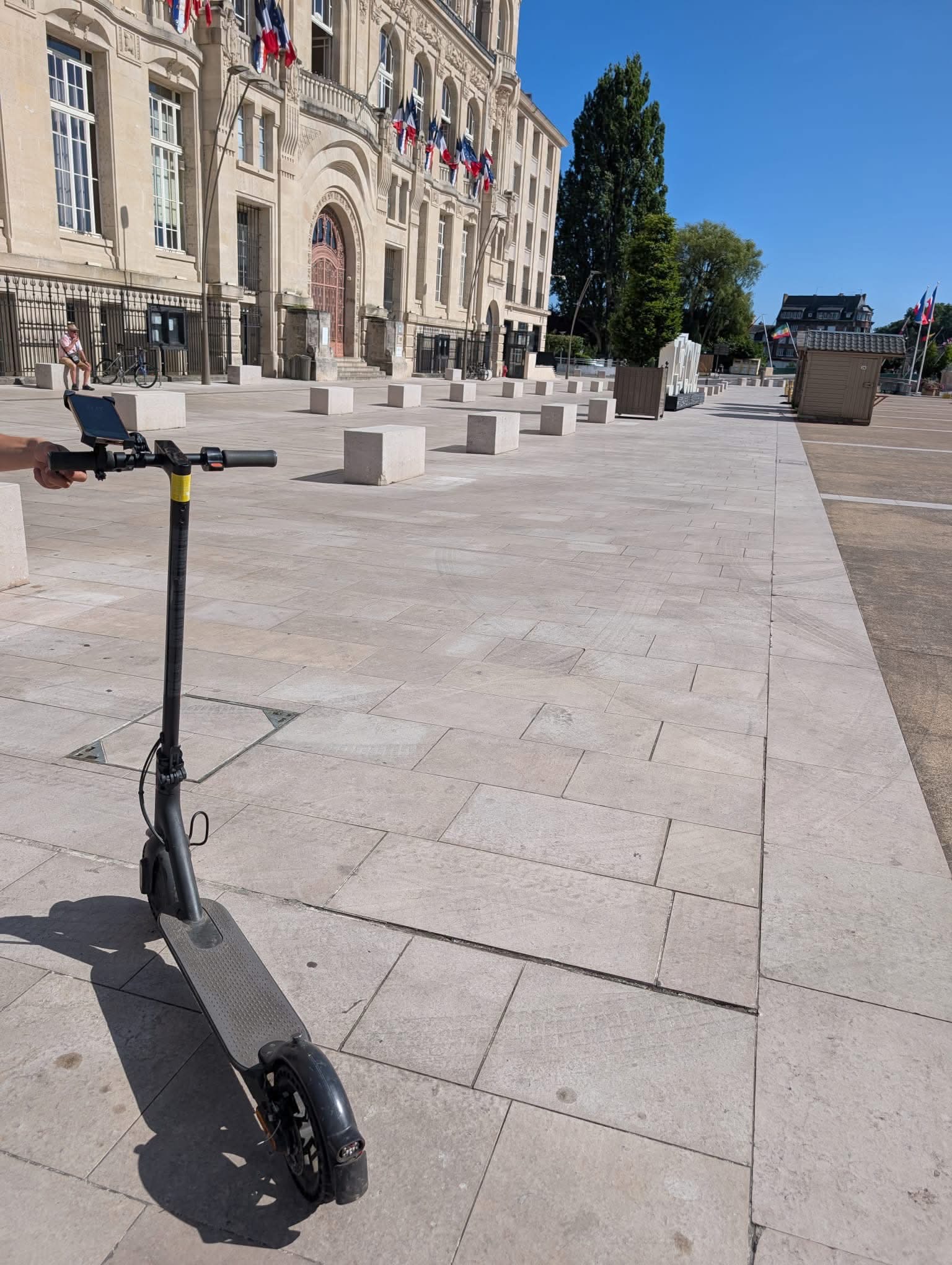 LE PORT DU CASQUE DEVIENT OBLIGATOIRE POUR LES UTILISATEURS DE TROTTINETTES DÈS DEMAIN