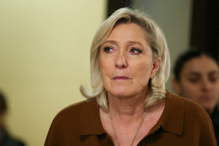 PROCÈS DES ASSISTANTS PARLEMENTAIRES : MARINE LE PEN CONDAMNÉE MAIS TOUJOURS ÉLIGIBLE À LA PRÉSIDENTIELLE