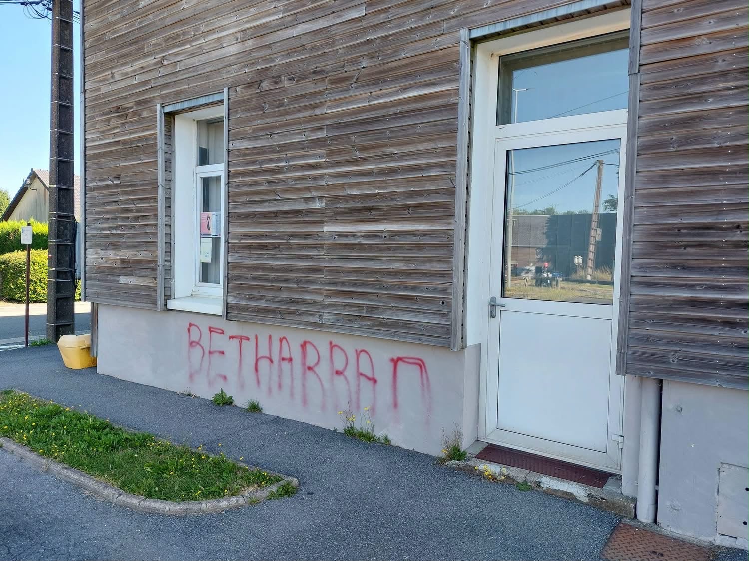 VANDALISME À L’ÉCOLE D’HIRAUMONT : LA MUNICIPALITÉ VA DÉPOSER PLAINTE