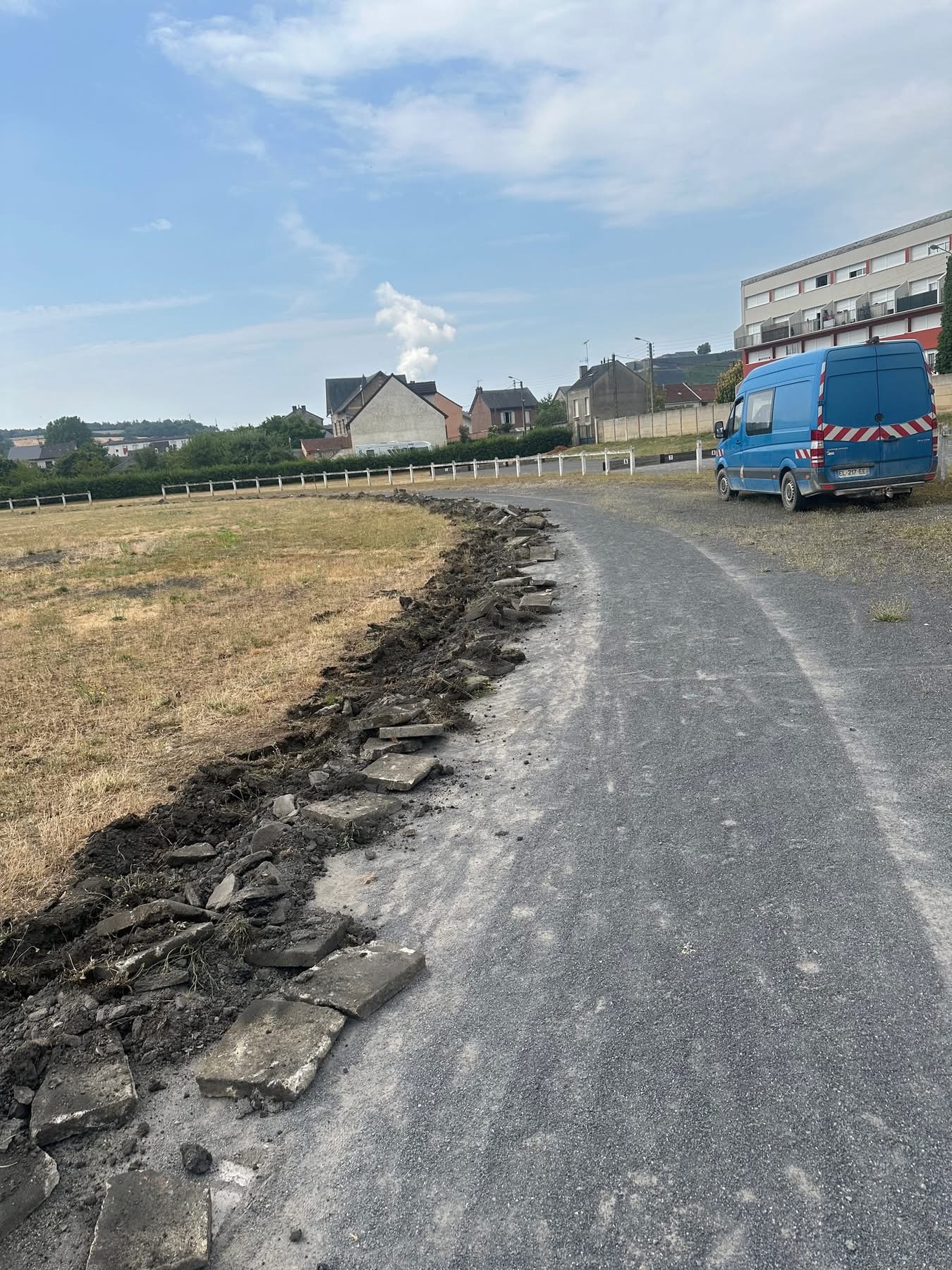 LA PISTE D’ATHLÉTISME DU STADE BERTHELOT ENTIÈREMENT RÉNOVÉE : FERMETURE JUSQU’À LA FIN AOÛT