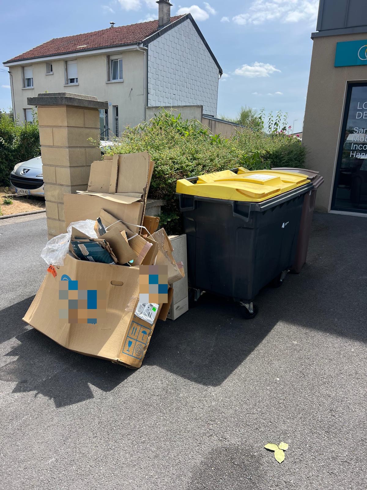 LES GRANDS CARTONS NE SONT PLUS RAMASSÉS : LES HABITANTS S'INTERROGENT