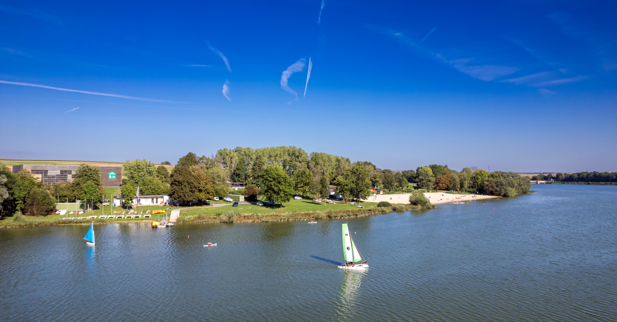 PRÉSENCE DE CYANOBACTÉRIES : BAIGNADE ET ACTIVITÉS NAUTIQUES INTERDITES AU LAC DE BAIRON