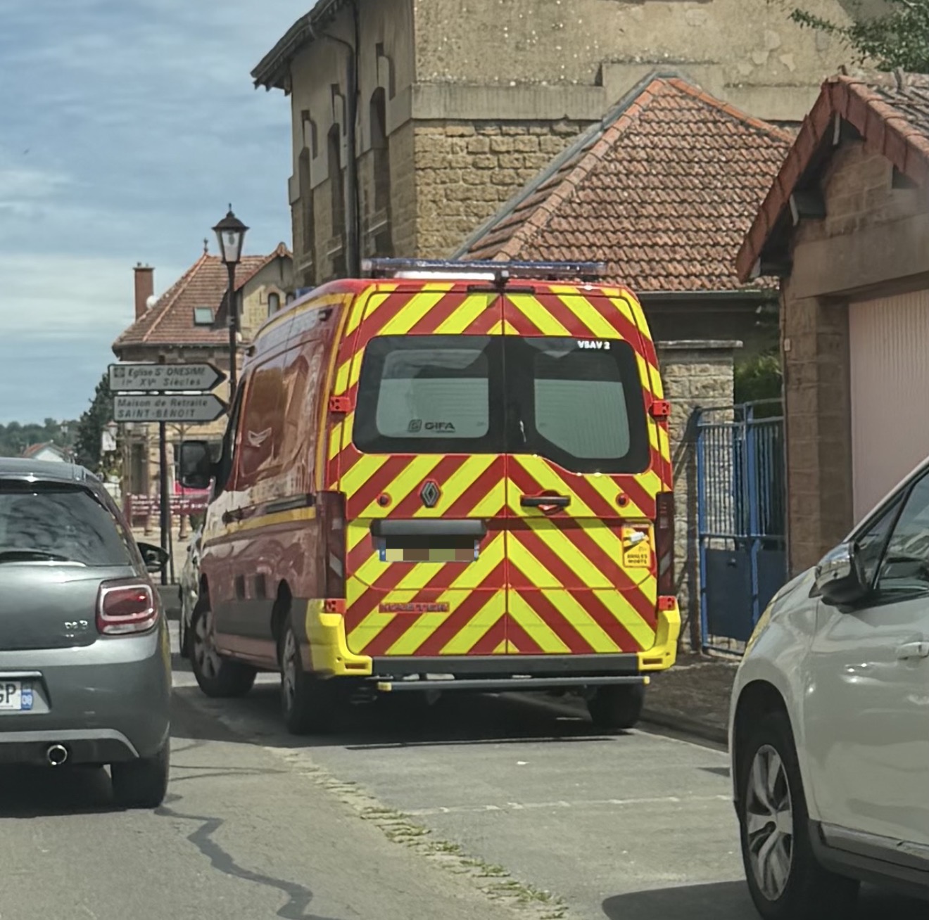 UNE DAME DE 88 ANS HOSPITALISÉE APRÈS UN DÉBUT D’INCENDIE DANS UN APPARTEMENT