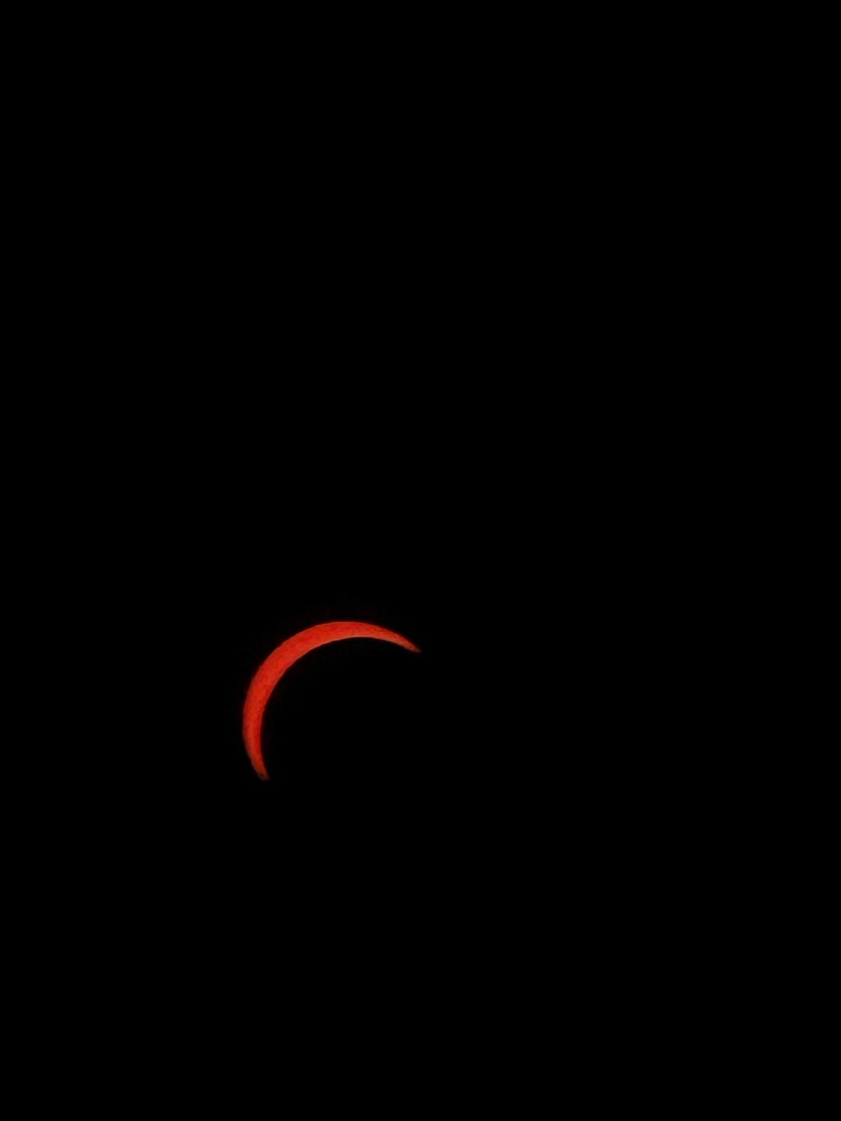 ÉCLIPSE SOLAIRE : LES ARDENNAIS LÈVENT LES YEUX VERS LE CIEL