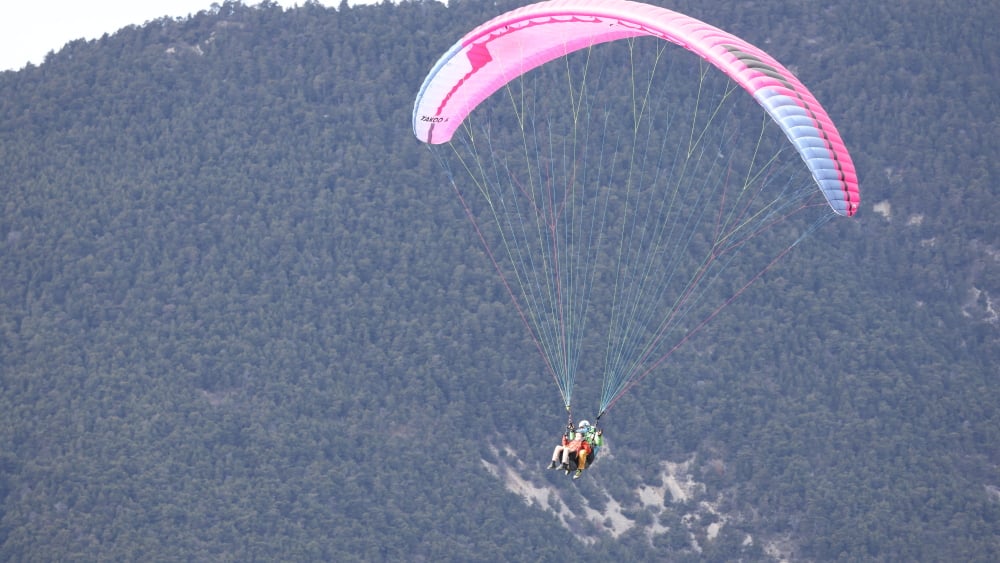 UN PARAPENTISTE GRAVEMENT BLESSÉ APRÈS UNE CHUTE