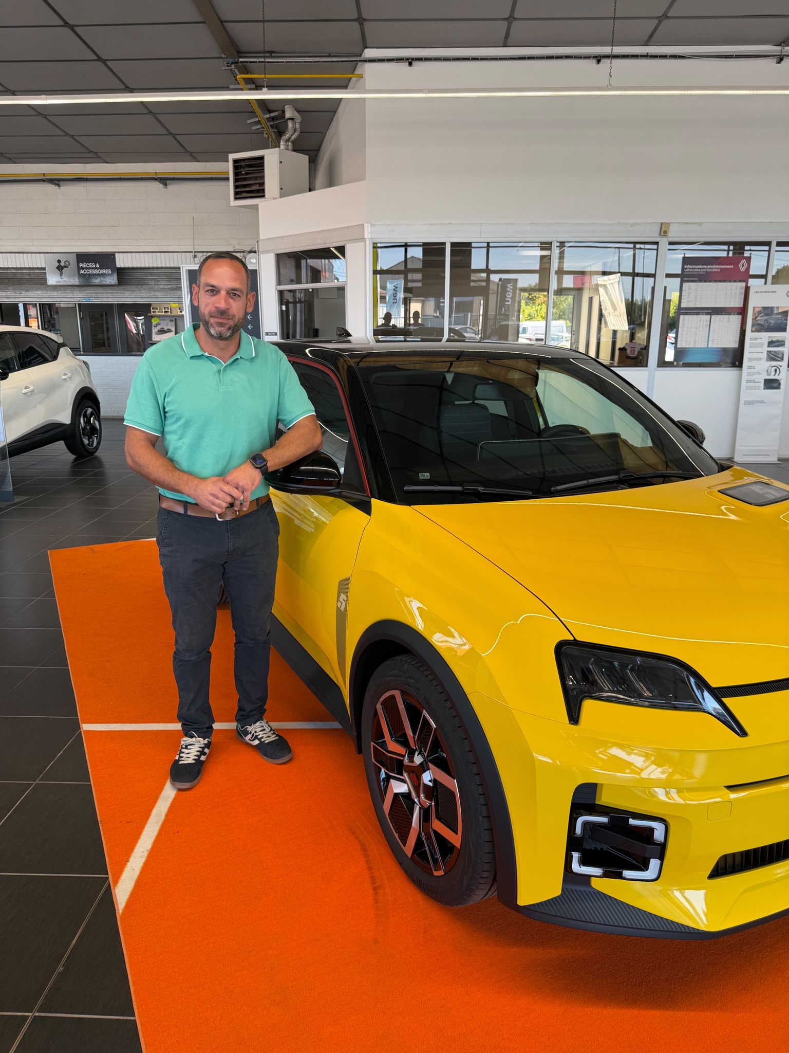 « JE SUIS PARTI DE TOUT EN BAS ET LE GROUPE AG AUTOMOBILES M’A PERMIS D’ÉVOLUER » : LE PARCOURS LINÉAIRE DU CHEF DES VENTES DE RENAULT