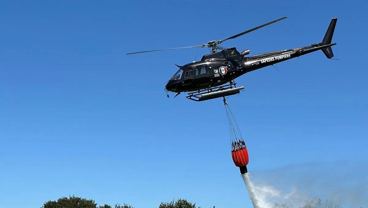 FEU DE FORÊT : AUCUNE ÉVACUATION ENVISAGÉE ET DES HÉLICOPTÈRES BOMBARDIERS D’EAU CE DIMANCHE