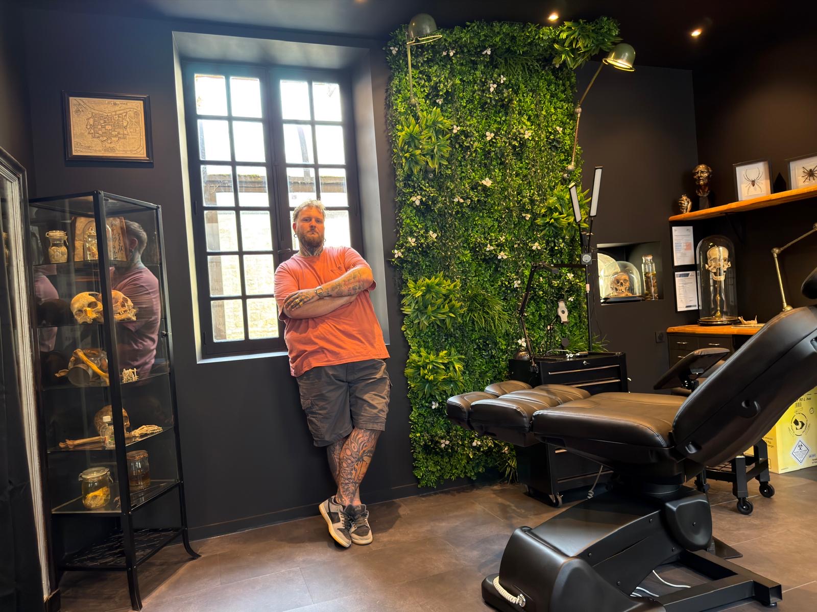 ARDENNES INKDUSTRY TATOO SHOP QUITTE LA RUE DU MOULIN, ET NE VA PAS VRAIMENT TRÈS LOIN