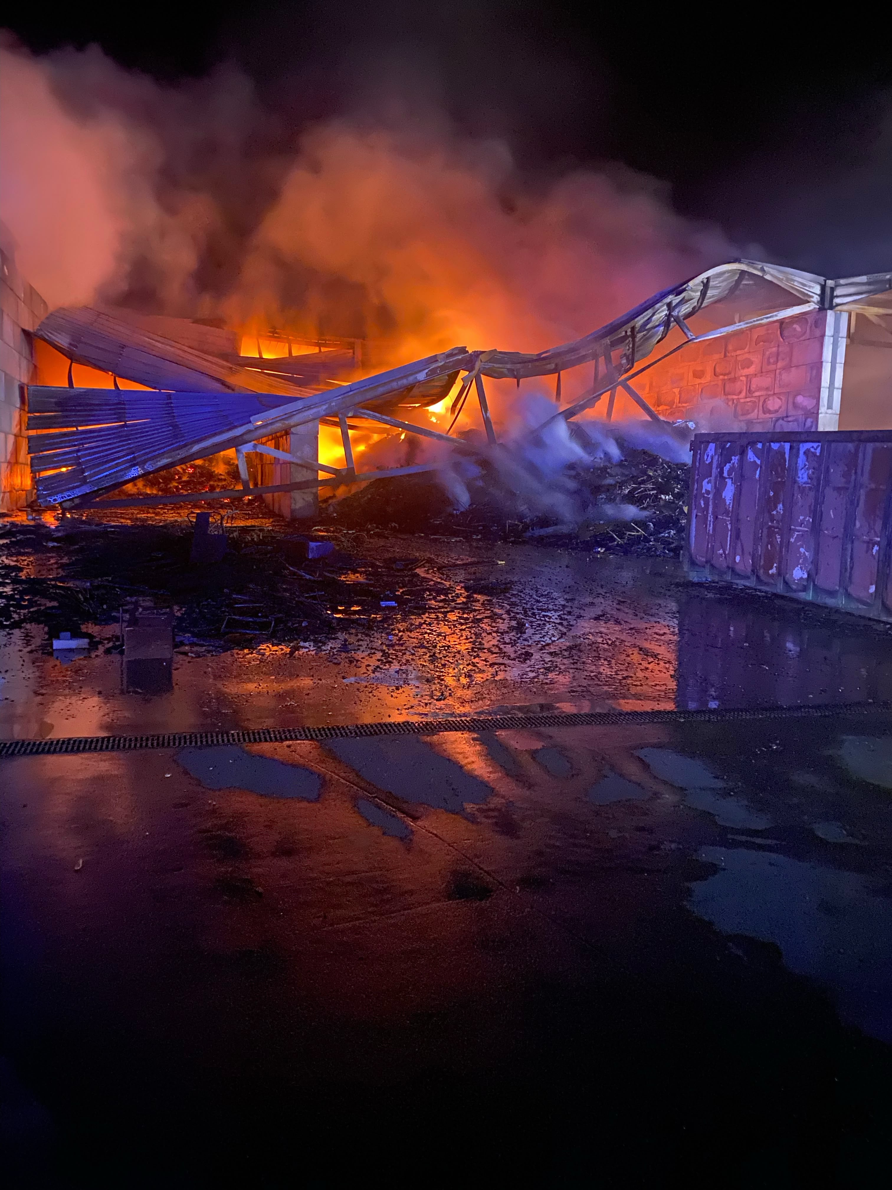 « IL EST PROBABLE QUE CELA SOIT DÛ À UNE PILE AU LITHIUM » : L’HEURE DU GRAND NETTOYAGE APRÈS L’INCENDIE CHEZ ARCAVI