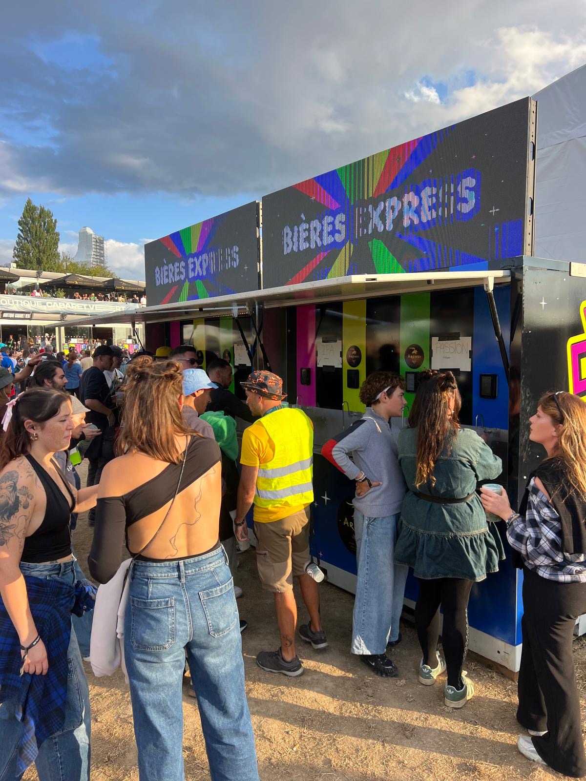 LA BIÈRE EXPRESS A TROUVÉ SES CLIENTS AU CABARET VERT