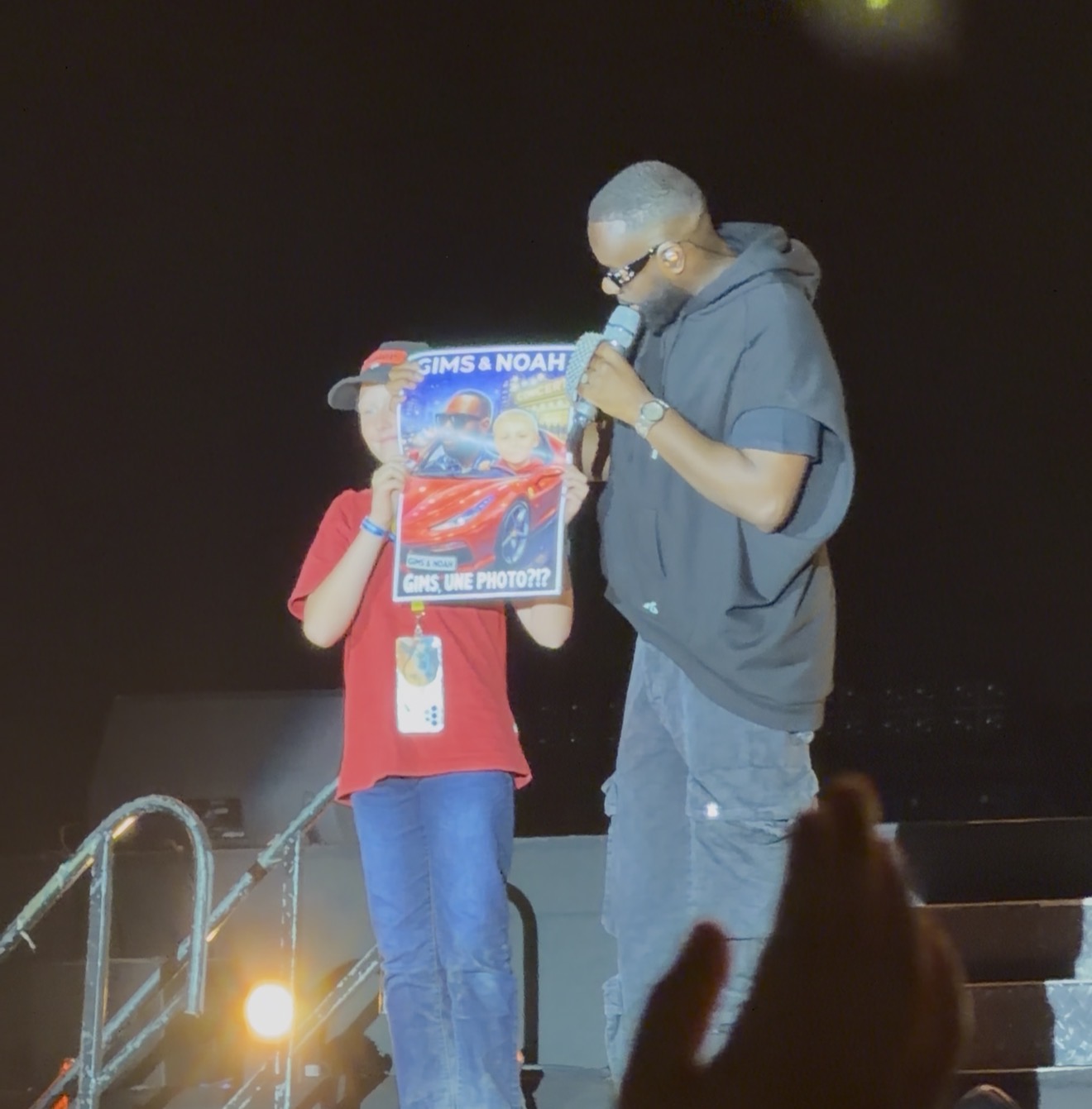 GIMS FAIT MONTER LE JEUNE NOAH SUR SCÈNE POUR UN MOMENT INOUBLIABLE