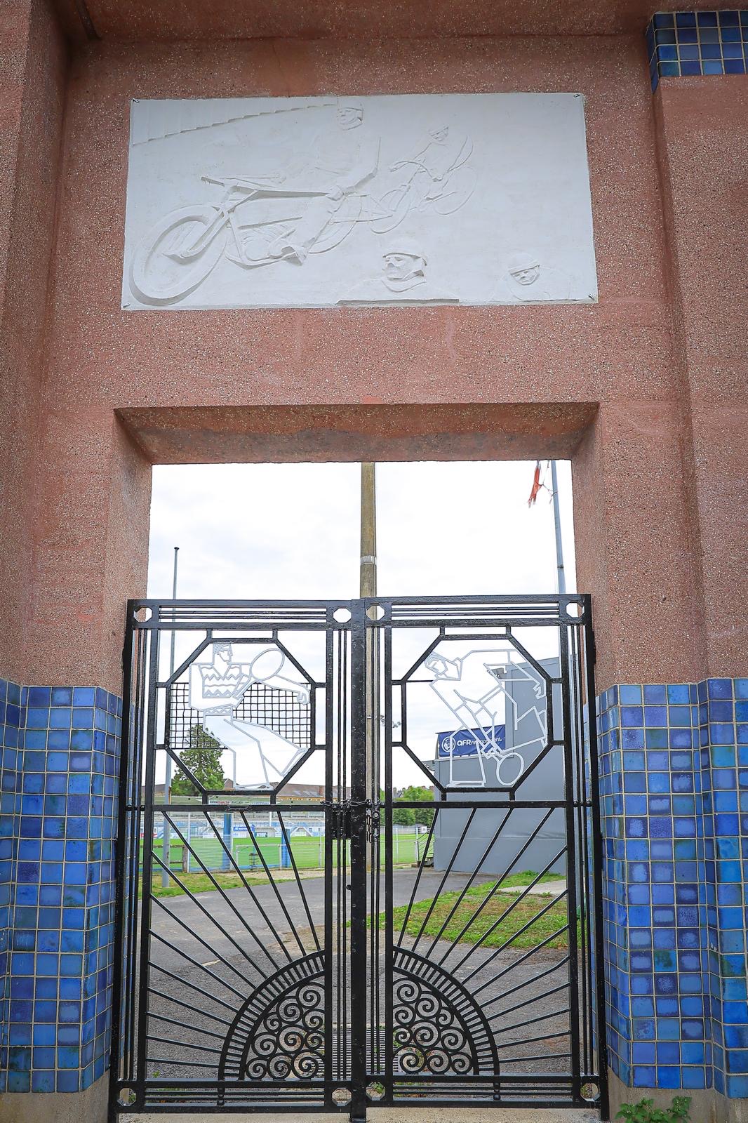 LE PORTAIL ART DÉCO DU STADE DU PETIT BOIS RESTAURÉ À L’IDENTIQUE