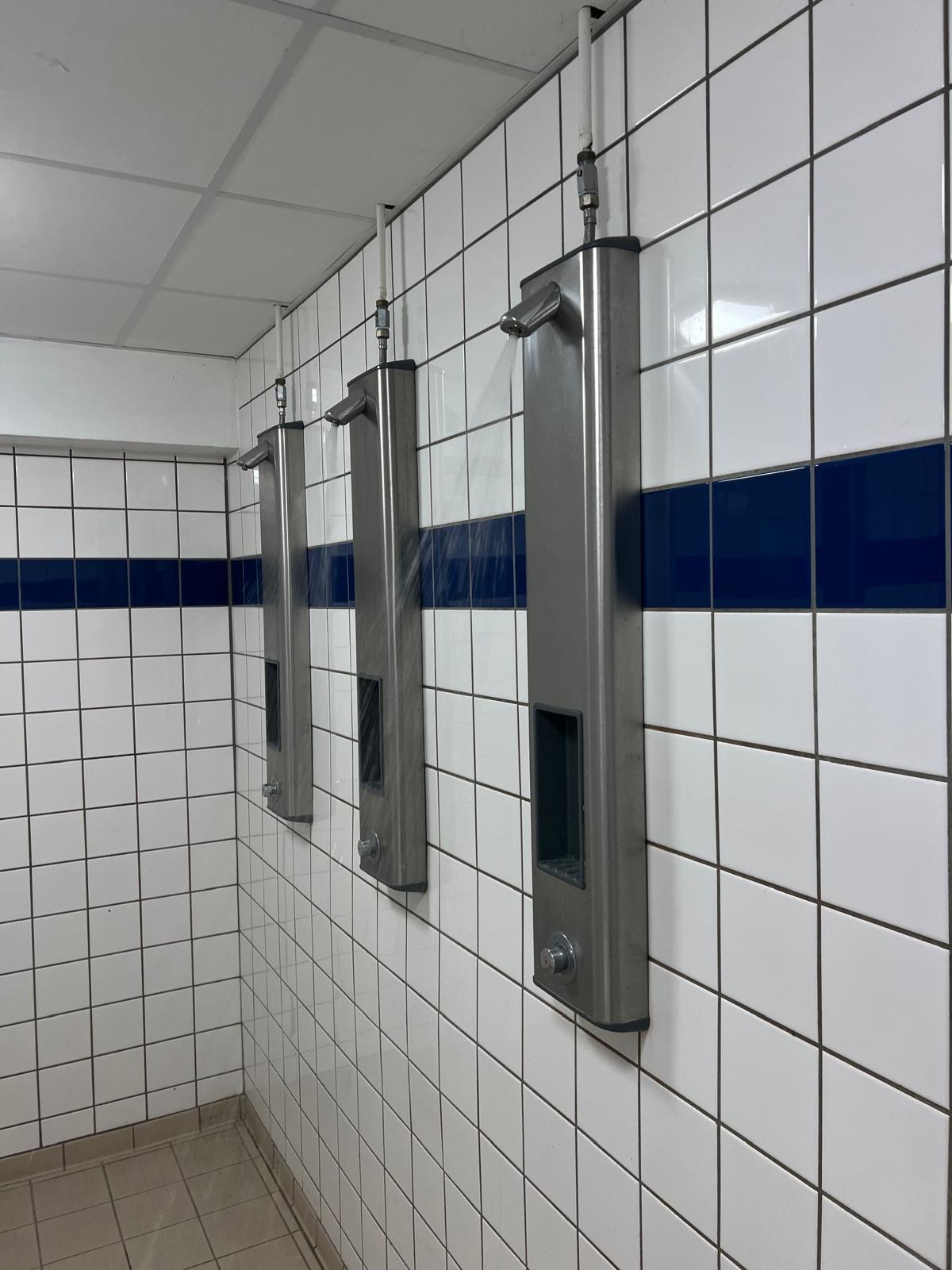 BIENTÔT UN MOIS SANS DOUCHE : LES LÉGIONELLES S’INVITENT À LA SALLE BESTEL