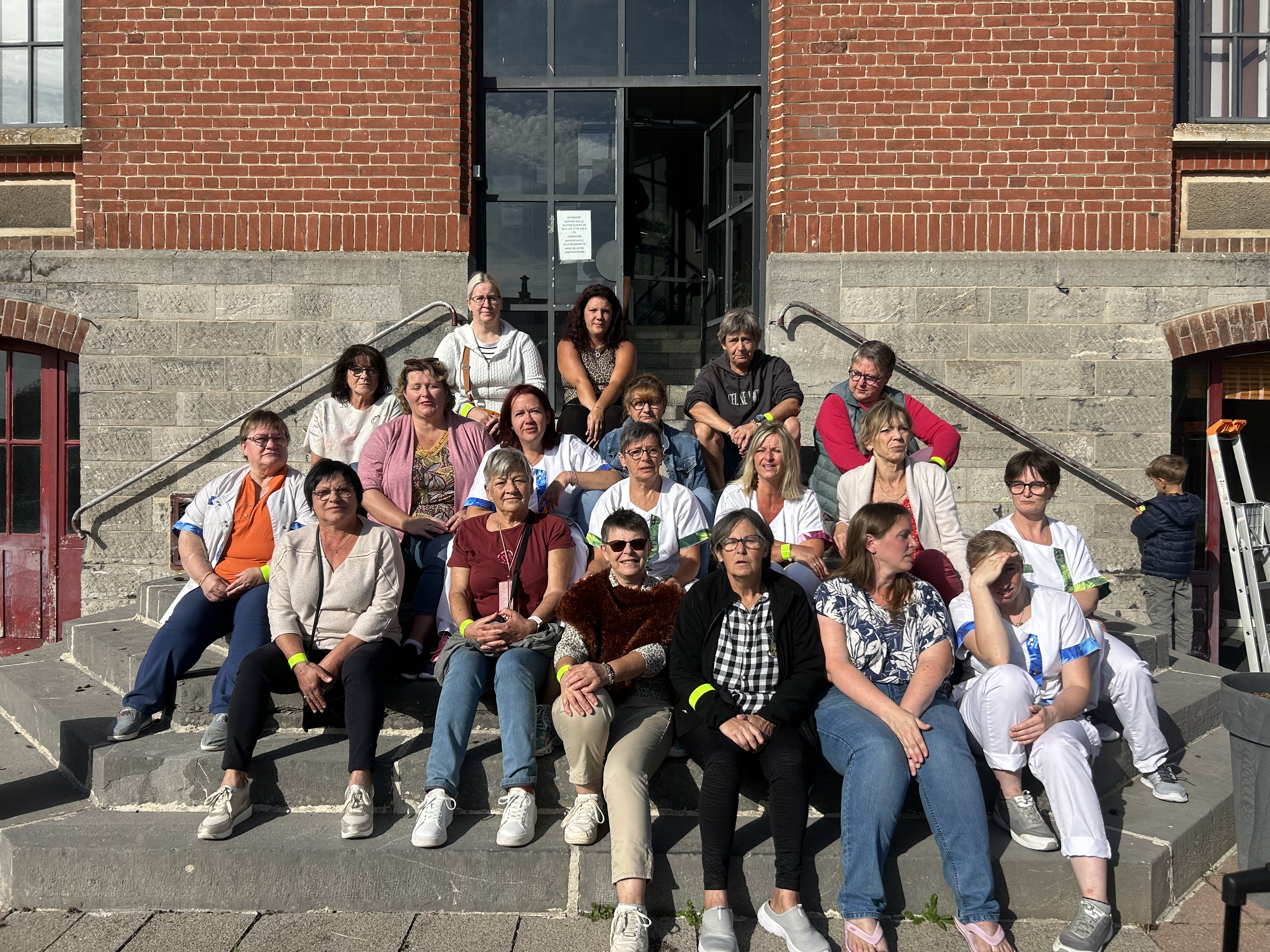 « ON EST INDIGNÉS, EN COLÈRE ET TRISTES » : UN RASSEMBLEMENT DEVANT L’EHPAD MARIE-BLAISE