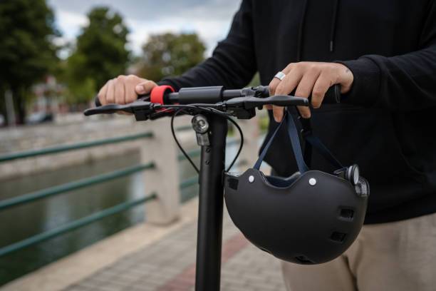LE PORT DU CASQUE DEVIENT OBLIGATOIRE POUR LES UTILISATEURS DE TROTTINETTES ÉLECTRIQUES À SEDAN