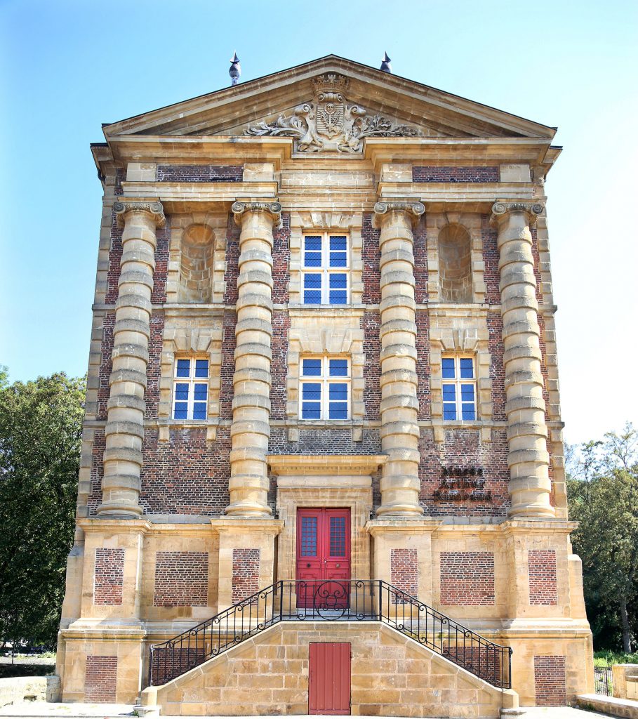« LE CADRAN » DE CLAUDE LÉVÊQUE, ACCUSÉ DE PÉDOCRIMINALITÉ, RESTERA AU MUSÉE RIMBAUD : LA VILLE RÉPOND À LA TRIBUNE DE LIBÉRATION