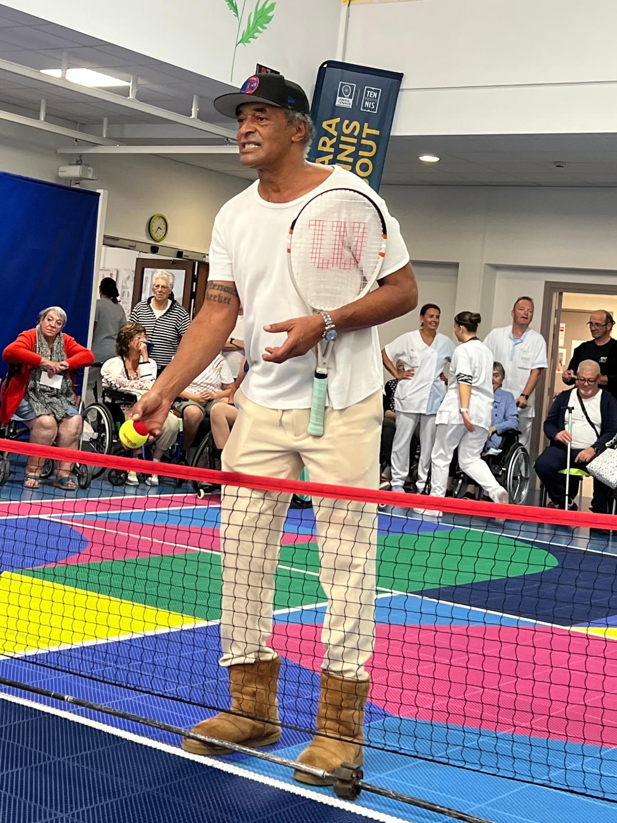YANNICK NOAH A SEMÉ TELLEMENT DE BONHEUR LORS D’UNE SÉANCE DE PARA TENNIS - CHARLEVILLE-MÉZIÈRES