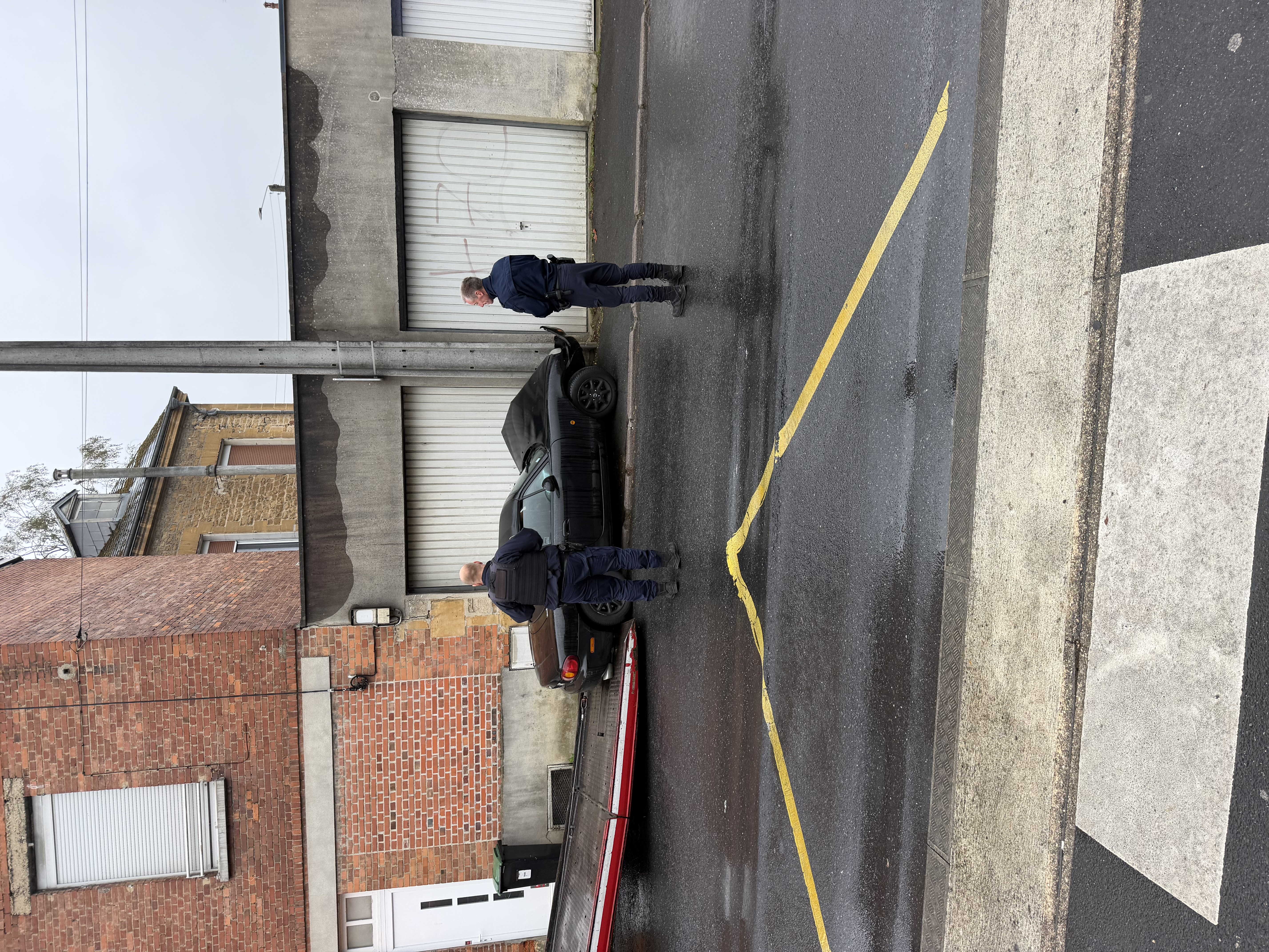 ACCIDENT RUE SAINT-LOUIS : UNE VOITURE TERMINE SA COURSE CONTRE UN MUR - CHARLEVILLE-MÉZIÈRES