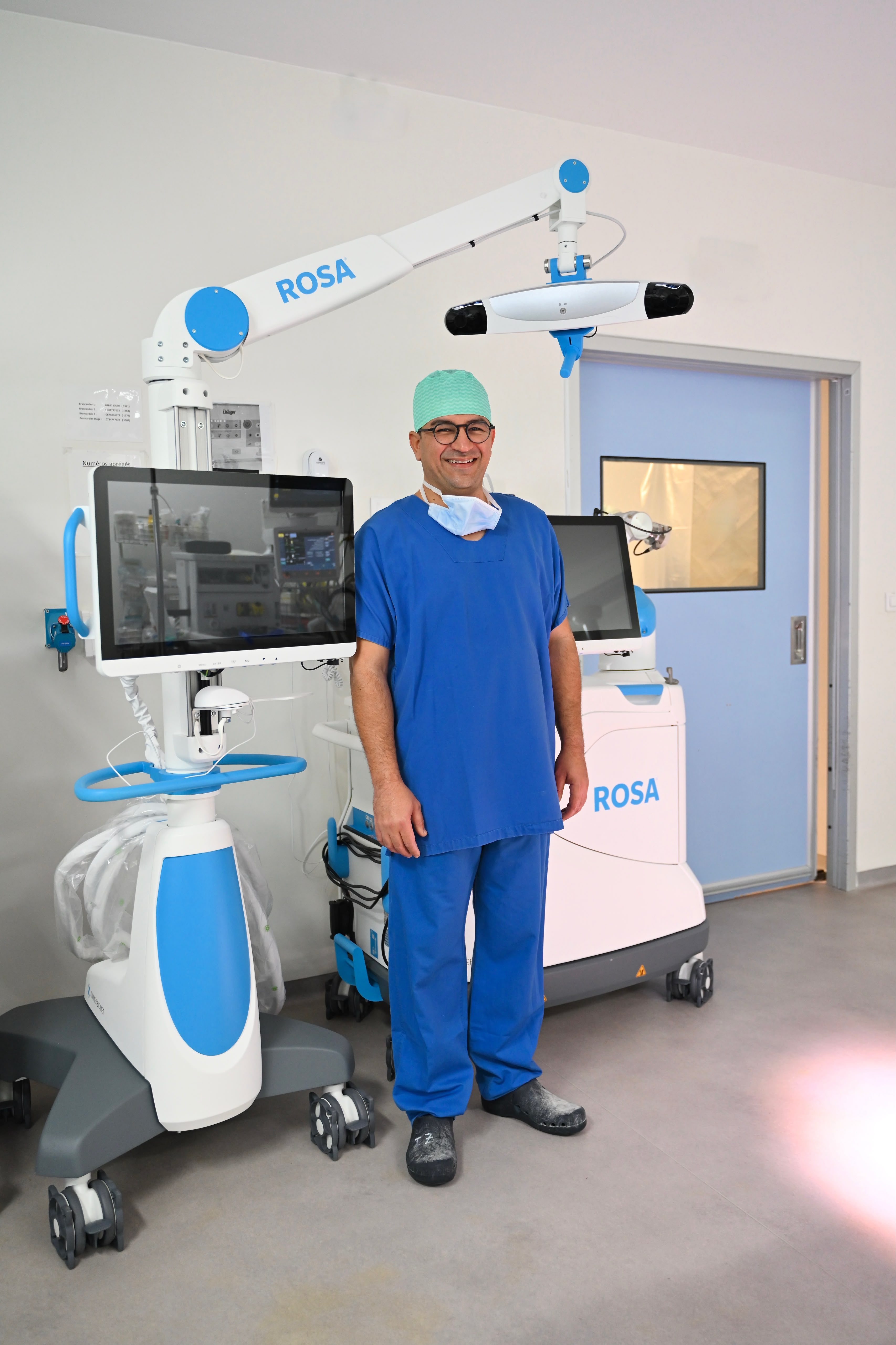 UN ROBOT CHIRURGICAL RÉVOLUTIONNE LA POSE DE PROTHÈSES DU GENOU