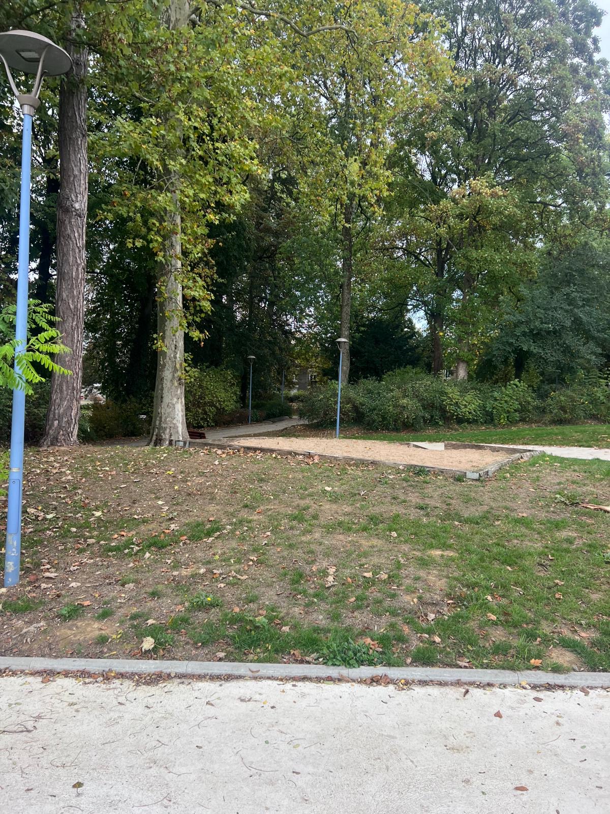 UN AGENT DE LA VILLE ROUÉ DE COUPS PAR UN INDIVIDU HÉBERGÉ AU 115 - CHARLEVILLE-MÉZIÈRES