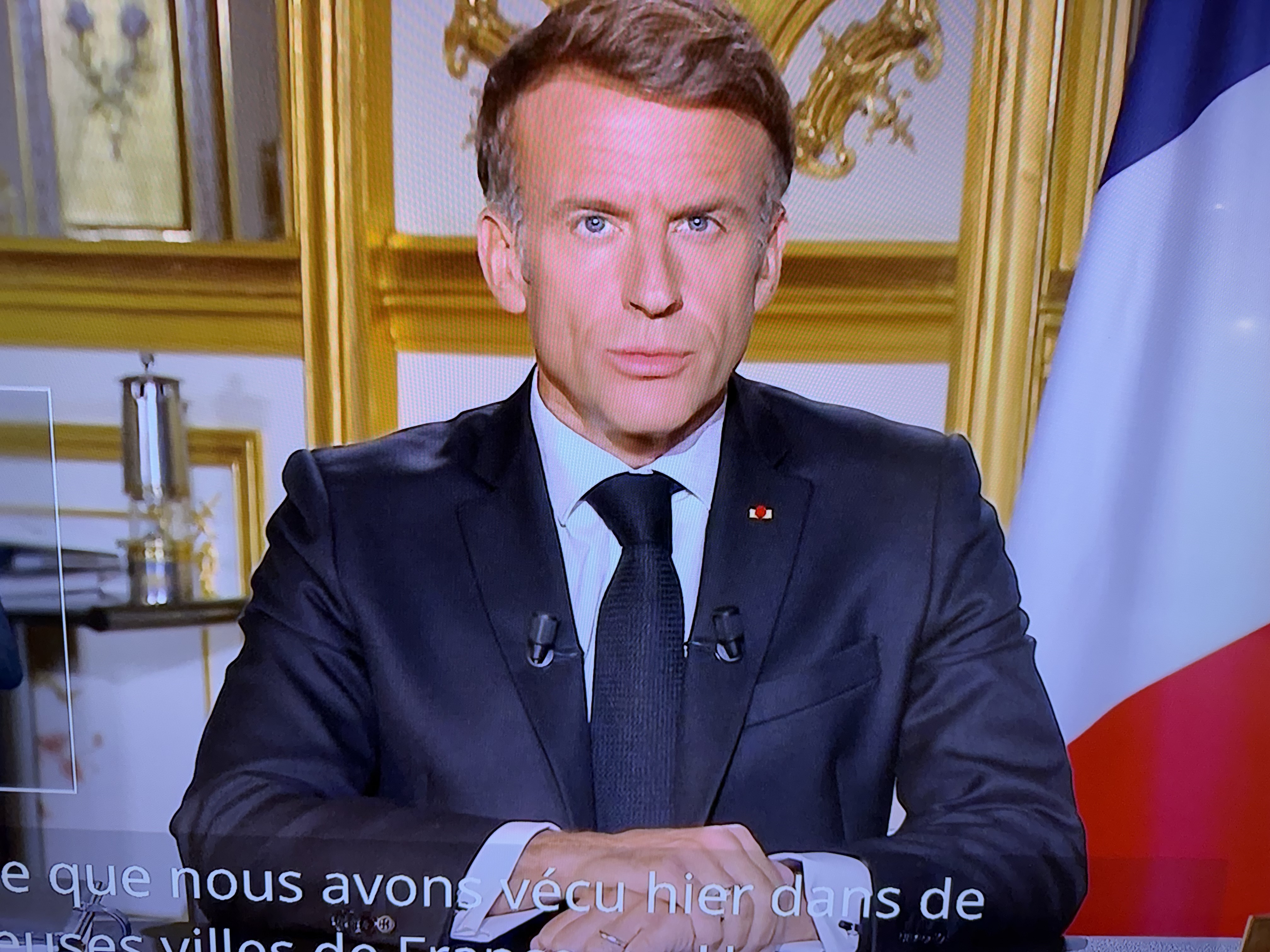 EMMANUEL MACRON ANNONCE DE POSSIBLES INTERDICTIONS DE MANIFESTER ET PROMET LA PLUS GRANDE FERMETÉ FACE AUX CASSEURS