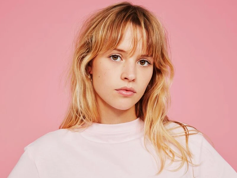 ANGÈLE, PREMIÈRE ARTISTE ANNONCÉE AU CABARET VERT 2027