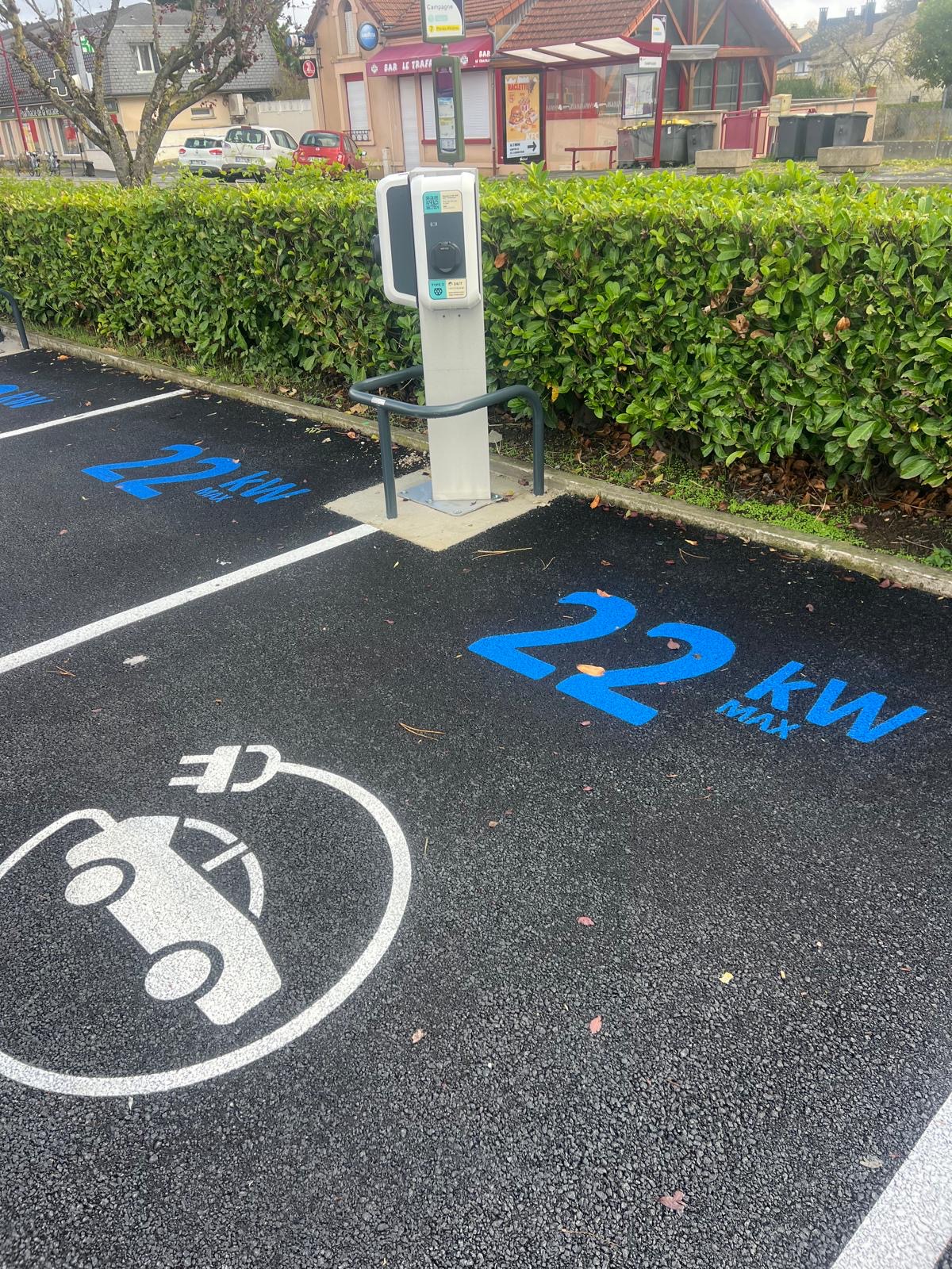 BRICO DÉPÔT INSTALLE DES BORNES DE RECHARGE ÉLECTRIQUE SUR SON PARKING