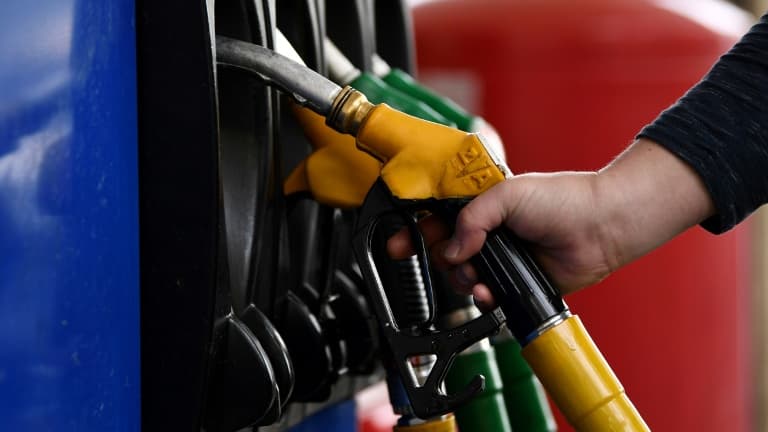 CARBURANTS : L’ÉTAT A PERÇU 270 MILLIONS D’EUROS SUPPLÉMENTAIRES EN MARS, MAIS PAS D’AIDES GÉNÉRALISÉES EN VUE