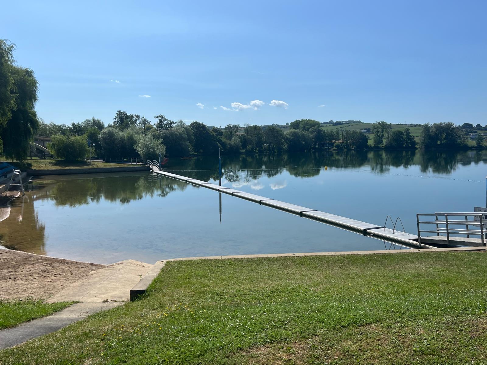 LA BAIGNADE DU LAC OUVRE PLUS TÔT À CAUSE DE LA CHALEUR