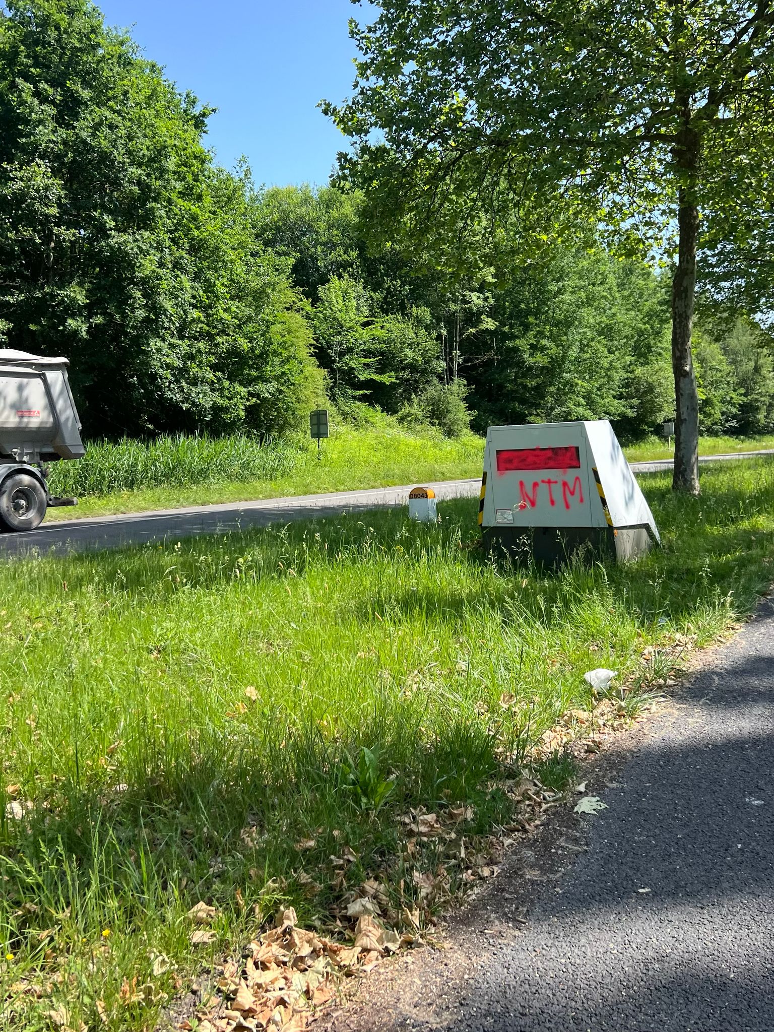 UN RADAR AUTOMATIQUE TAGGÉ NE VERBALISE PLUS LES EXCÈS DE VITESSE