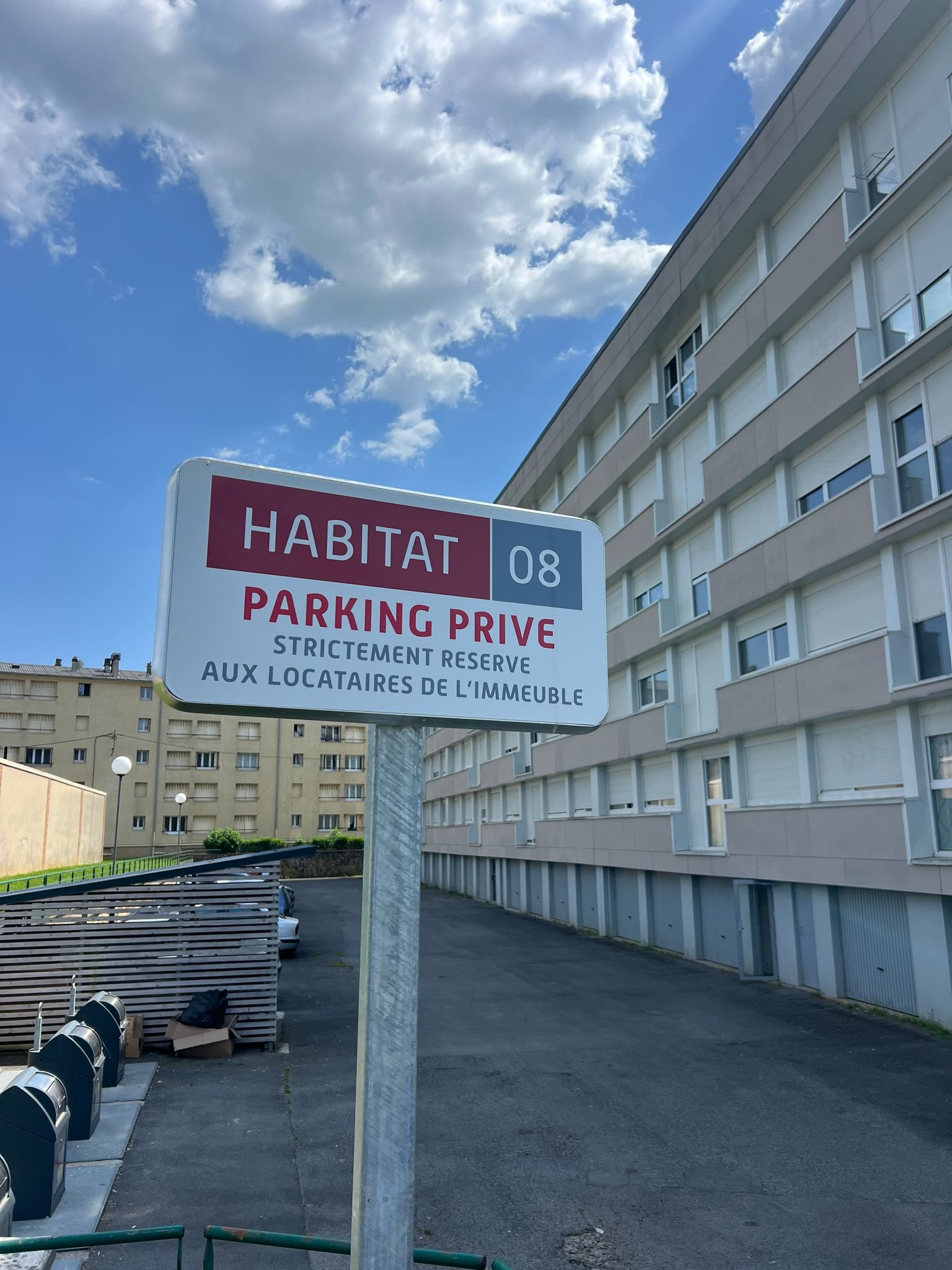 HABITAT 08 VA FRAPPER À LA PORTE DE 100 LOCATAIRES