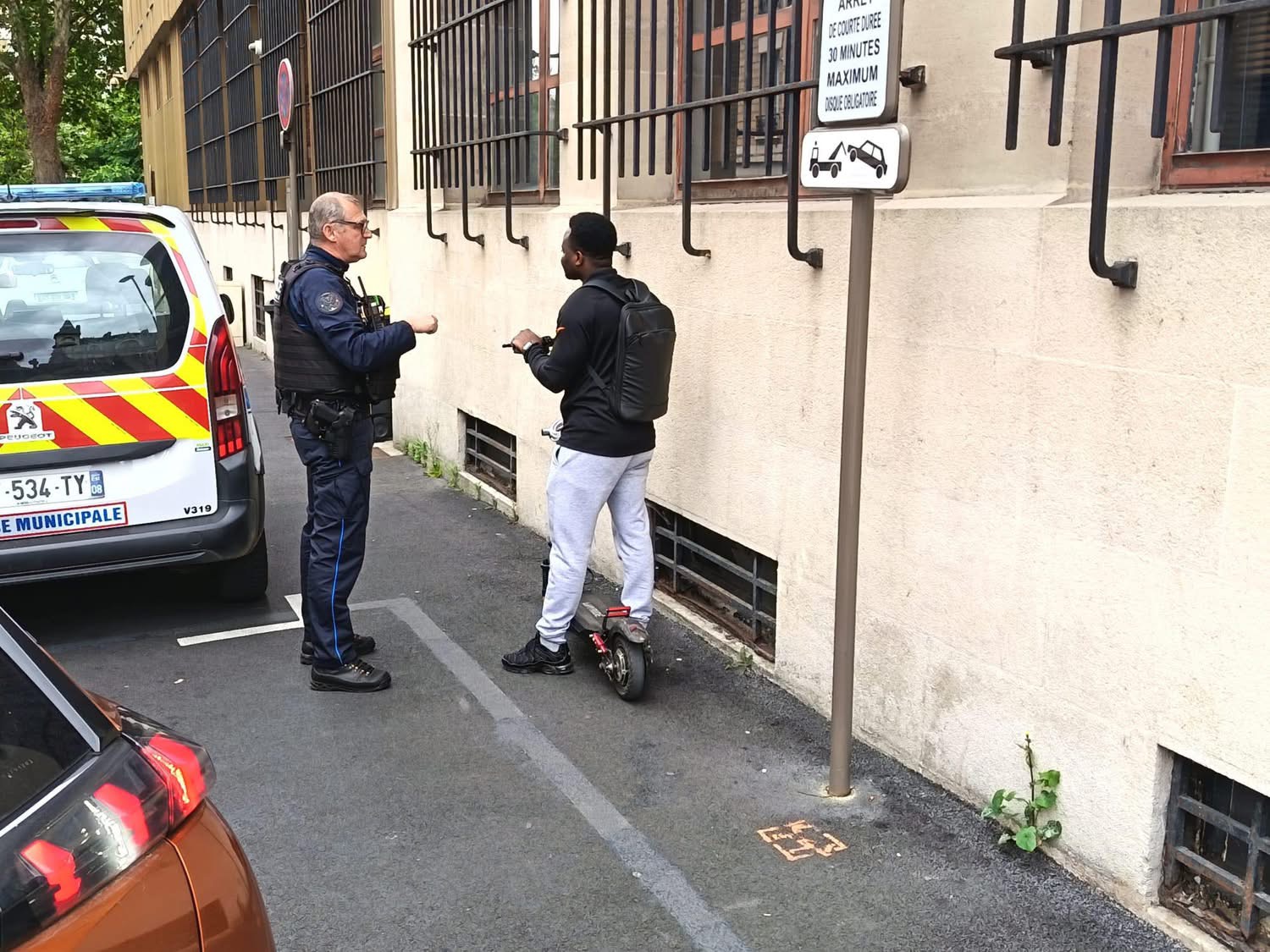 LE CASQUE DEVIENT OBLIGATOIRE POUR LES UTILISATEURS DE TROTTINETTES ÉLECTRIQUES