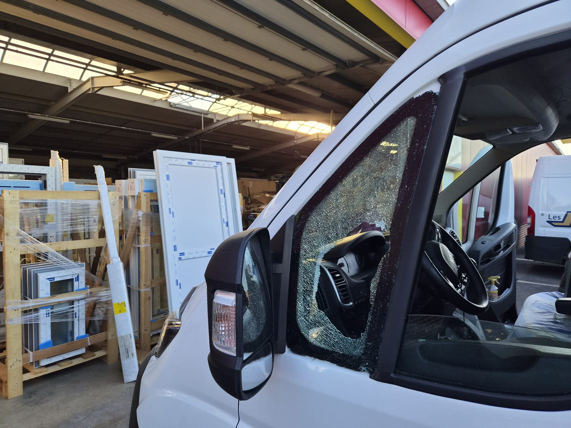 « CINQ CAMRIOLAGES EN UN AN, ÇA FAIT BEAUCOUP » : UN CAMION DES ARTISANS DU BOIS VIDÉ DE SON OUTILLAGE CETTE NUIT